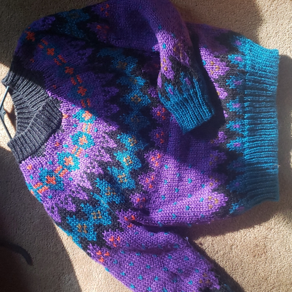 Pullover sweater
